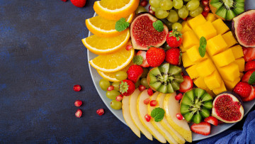 Картинка еда фрукты +ягоды виноград инжир клубника киви