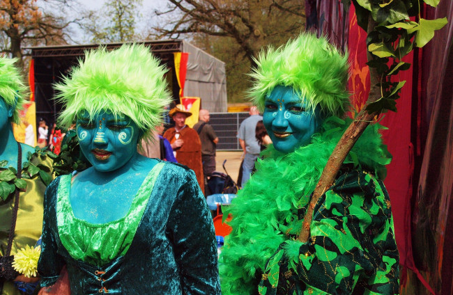 Обои картинки фото разное, маски, карнавальные, костюмы, зеленый, эльфы, парики