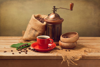 обоя еда, кофе,  кофейные зёрна, листья, зерна, блюдце, красная, кофемолка, мешочек, чашка
