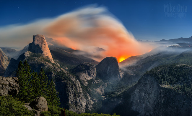 Обои картинки фото природа, стихия, национальный, парк, йосемити, ветер, лес, пожар, огонь, ночь, штат, калифорния, сша, вечер, дым