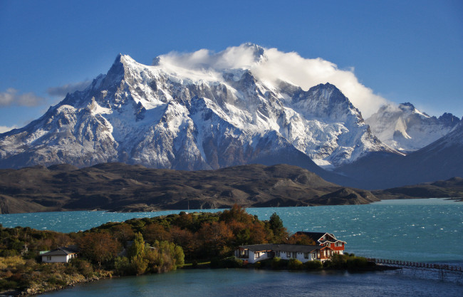 Обои картинки фото природа, реки, озера, озеро, горы, отель, Чили, патагония, остров