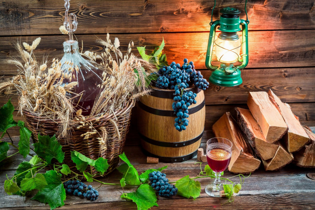 Обои картинки фото еда, напитки,  вино, гроздь, вино, бутылка, пшеница, корзина, виноград