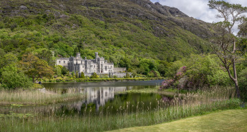 обоя kylemore abbey, города, - пейзажи, река, лес, горы, замок