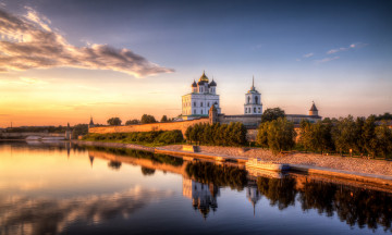 Картинка krom +pskov города -+пейзажи река кремль стены