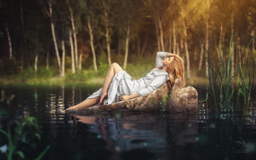 Картинка девушки -unsort+ креатив арт девушка природа вода блондинка профиль поза лежит