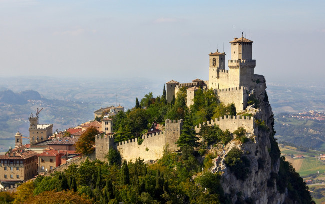 Обои картинки фото города, - дворцы,  замки,  крепости, сан-марино, san, marino, historic, centre, mount, titano, гора, крепость, скалы, панорама