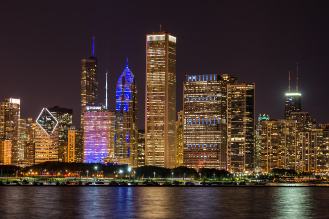 Обои картинки фото chicago,  il - usa, города, Чикаго , сша, вода, свет, ночь