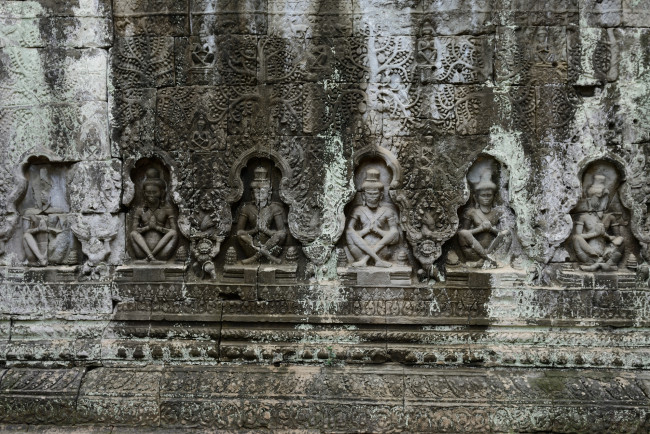 Обои картинки фото разное, рельефы,  статуи,  музейные экспонаты, святой, храм, камбоджа