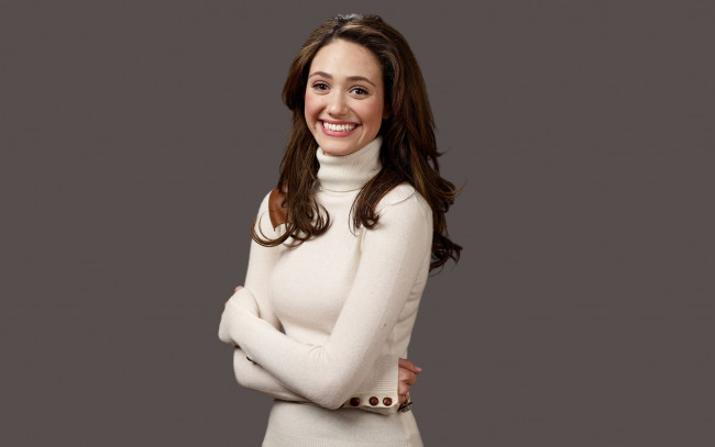 Обои картинки фото Emmy Rossum, девушки, , , кофта, улыбка