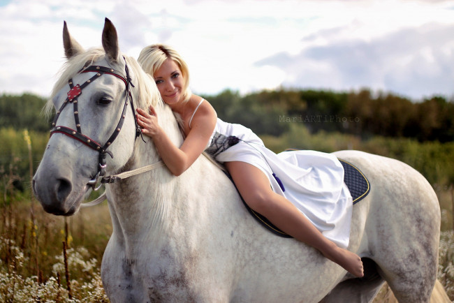 Обои картинки фото -Unsort Блондинки, девушки, unsort, блондинки, конь, лошадь, наездница, всадница
