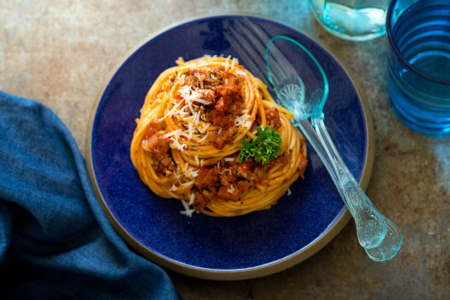 Обои картинки фото spaghetti, bolognese, with, chorizo, еда, макаронные, блюда, спагетти