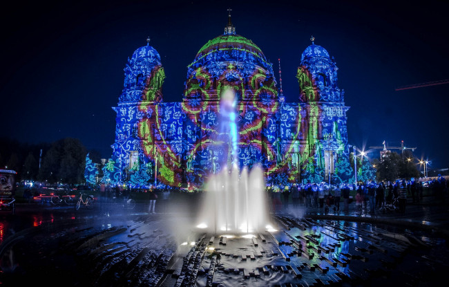 Обои картинки фото berlin festival of lights,  berliner dom, города, берлин , германия, огни, ночь, фонтан