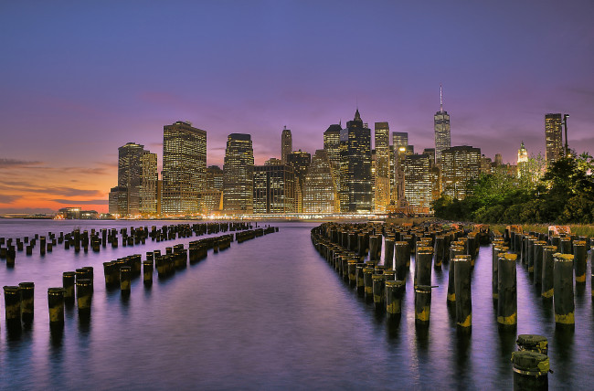 Обои картинки фото manhattan, города, нью-йорк , сша, утро, небоскребы, сваи, огни, залив