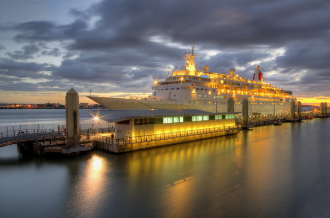 Обои картинки фото mv boudicca, корабли, лайнеры, лайнер, причал, порт