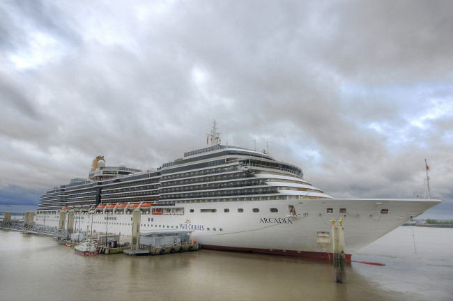 Обои картинки фото arcadia in liverpool, корабли, лайнеры, лайнер, причал, порт
