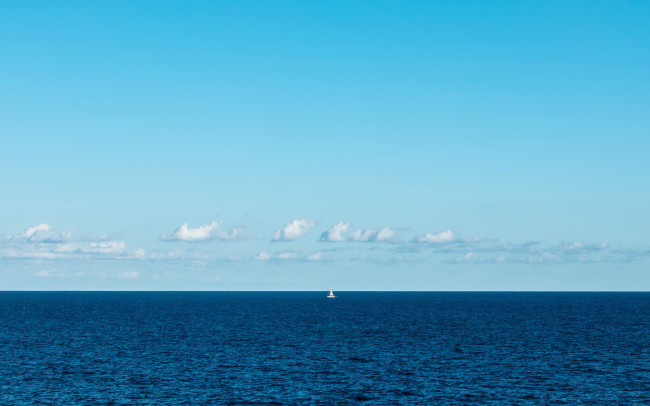 Обои картинки фото природа, моря, океаны, море, небо, лодка, парус