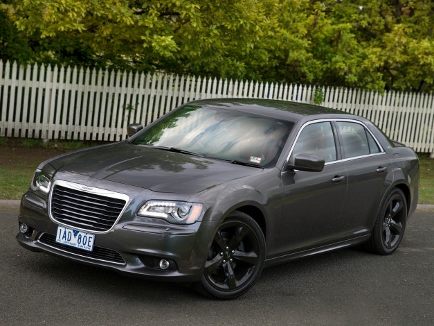 Обои картинки фото автомобили, chrysler, темный, 2013г, 300s, au-spec