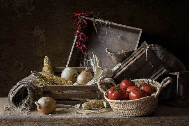 Обои картинки фото еда, натюрморт, снедь, кукуруза, помидоры, томаты, лук