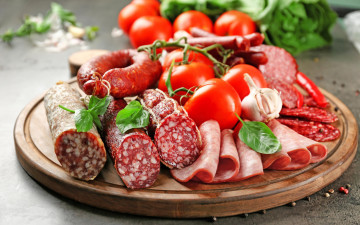 Картинка еда колбасные+изделия колбаса ассорти томаты помидоры