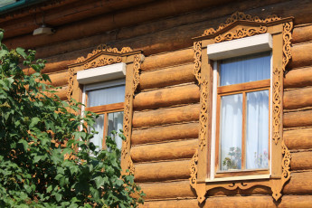 Картинка разное элементы архитектуры бревна окна резные наличники