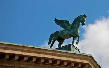 Картинка разное рельефы статуи музейные экспонаты скульптура крылатый конь пегас