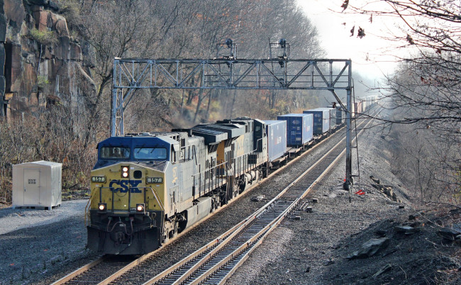 Обои картинки фото техника, поезда, вагоны, локомотив, рельсы, железная, дорога, грузовой, состав