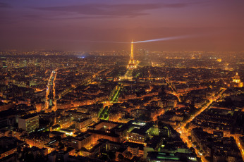 обоя города, париж , франция, башня, огни, лучи, город, ночь