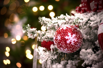 обоя праздничные, шары, праздник, новый, год, рождество, елка, украшения, снег, чудеса