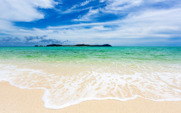 обоя природа, моря, океаны, sand, sunshine, пляж, песок, sea, солнце, море, beach, ocean, blue, emerald