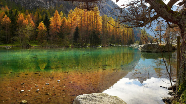 Обои картинки фото природа, реки, озера, деревья, горы, озеро, камни, осень