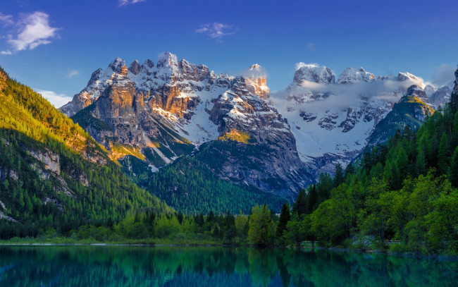 Обои картинки фото природа, горы, mountain, lake, emerald, landscape, ели, лес, пейзаж, снег, озеро