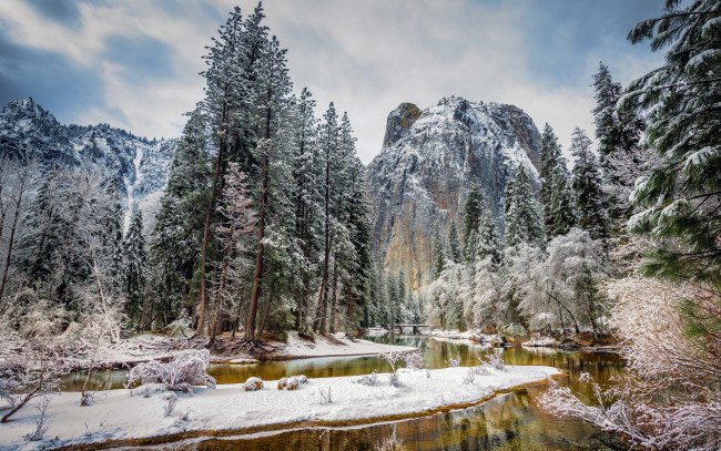 Обои картинки фото природа, зима, река, снег, деревья, небо, горы, сша, сьерра-невада, yosemite, national, park