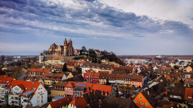 Обои картинки фото breisach, города, - панорамы, замок, холм, городок