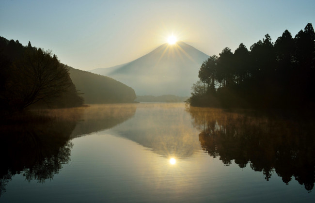 Обои картинки фото природа, восходы, закаты, гора, фудзияма, Япония, солнце, деревья, озеро