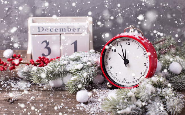 Обои картинки фото праздничные, - разное , новый год, украшения, holiday, celebration, new, year, merry, christmas, happy, wood, елка, снег, snow, новый, год, рождество
