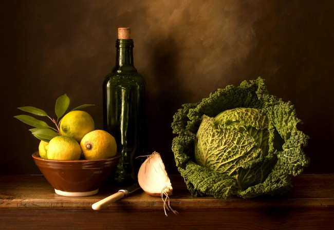 Обои картинки фото еда, натюрморт, лук, лимон, бутылка, капуста, нож