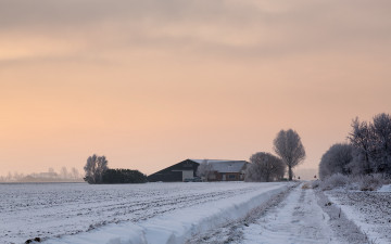 Картинка природа зима дом поле