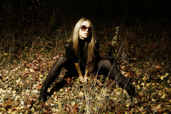 Картинка девушки -unsort+ блондинки очки листва