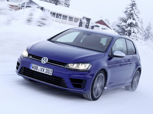 Обои картинки фото автомобили, volkswagen, снег, golf, r, 3-door, typ, 5g, 2013, синий
