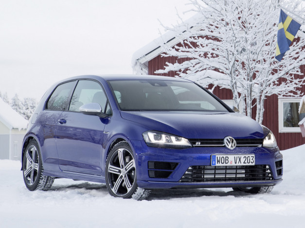 Обои картинки фото автомобили, volkswagen, снег, golf, r, 3-door, typ, 5g, 2013, синий