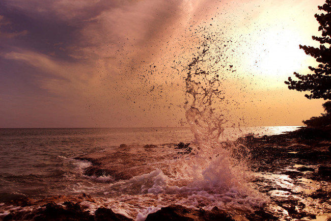Обои картинки фото природа, побережье, всплеск, брызги, море, закат, волны
