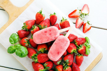 Картинка еда мороженое +десерты лакомство ягоды клубника