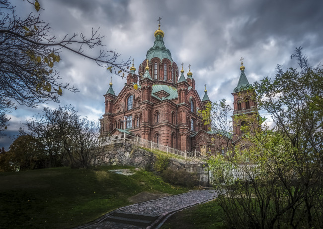 Обои картинки фото uspenski cathedral,  the eastern orthodox cathedral,  in helsinki,  finland, города, хельсинки , финляндия, храм