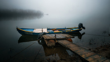 Картинка корабли моторные+лодки мостки туман лодка моторная речка
