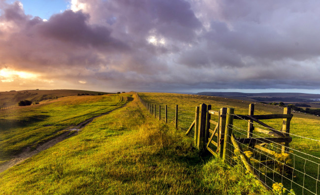Обои картинки фото west sussex,  england, природа, луга, ограда, тучи, небо
