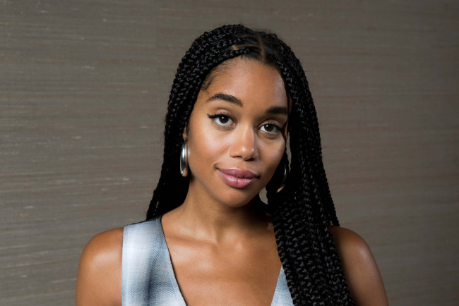 Обои картинки фото laura harrier, девушки, актриса, модель, лицо, портрет, девушка, laura, harrier, поза, взгляд, макияж, красотка, чернокожая, темнокожая, брюнетка