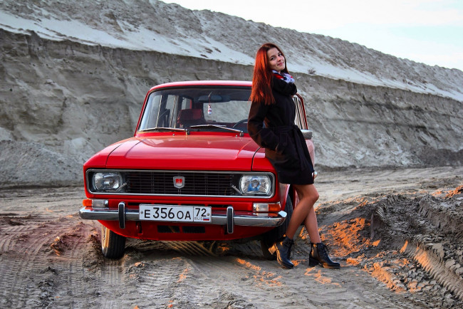 Обои картинки фото москвич- 2137, автомобили, -авто с девушками, москвич-, 2137, автомобиль, азлк, красный, ретро, девушка