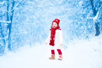Картинка разное дети девочка шуба шарф снег лес