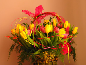 Картинка цветы тюльпаны корзинка лента