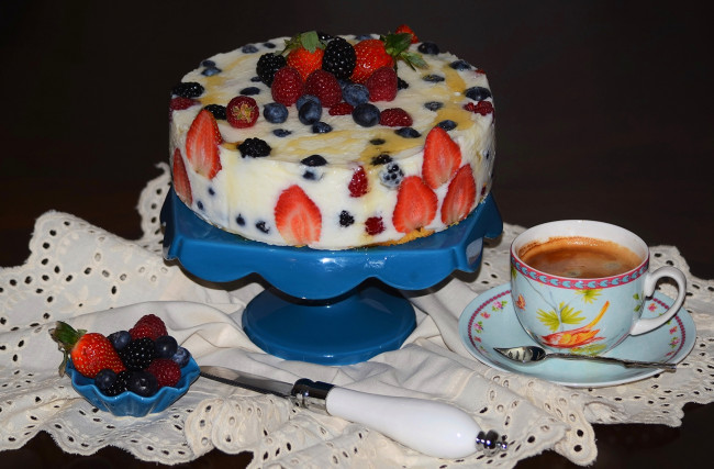 Обои картинки фото еда, торты, торт, ягоды, кофе